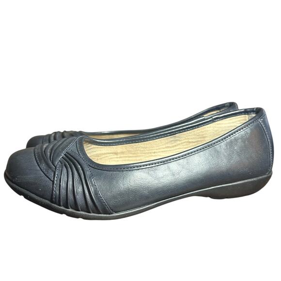 White Mountain Black Leather Flats Size 8.5 Slip On Comfort - Picture 6 of 10